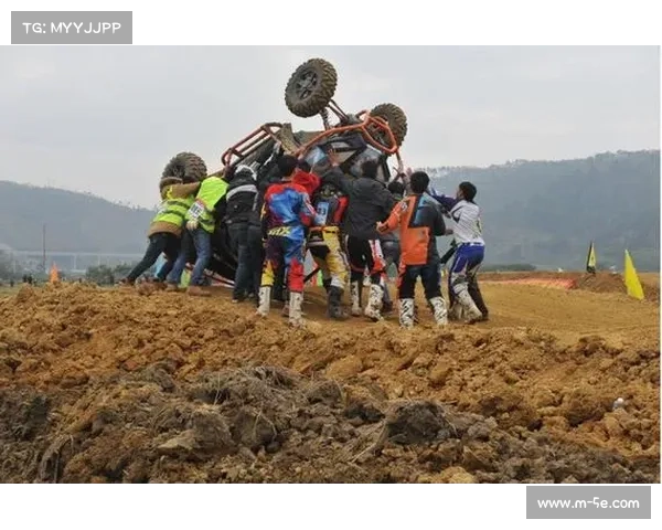 社区乒乓球赛现“父子对决”，民间赛事促进家庭体育参与